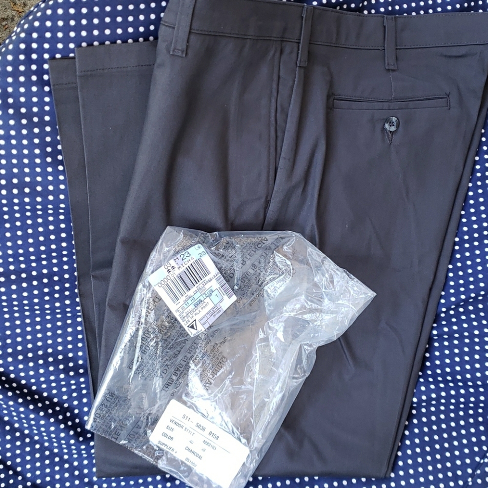 BNWT Men's Lee 40x30 Khakis
